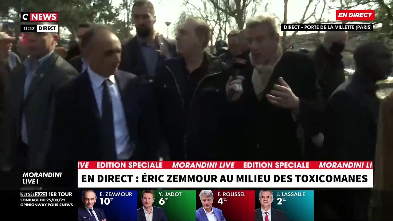 "Morandini Live" en direct de la porte de La Villette: Regardez les images d’Eric Zemmour, victime de jets de projectiles, évacué par ses gardes du corps - VIDEO