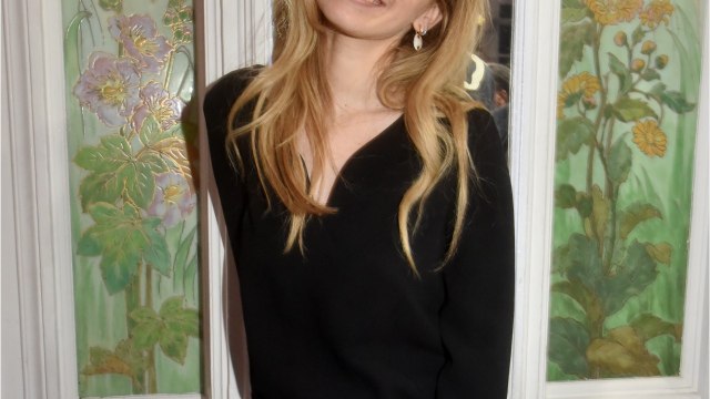 GALA VIDÉO - Igor Bogdanoff : 3 mois après sa mort, sa dernière compagne Julie Jardon retrouve le sourire