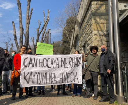 Boğaziçi'nde görevden alınan Can Candan, üniversiteye davul, zurnayla döndü