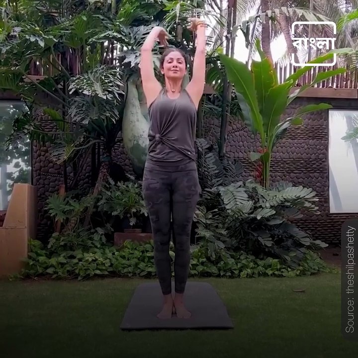Shilpa Shetty Kickstarts The Week With Udarakarshanasana - Watch Video