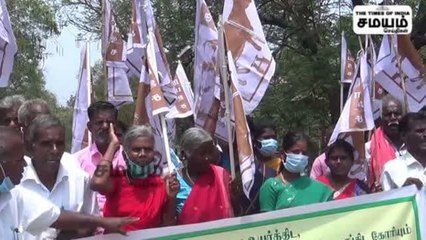 Скачать видео: பால் விலையை உயர்த்தக் கோரி தருமபுரியில் ஆர்ப்பாட்டம்!