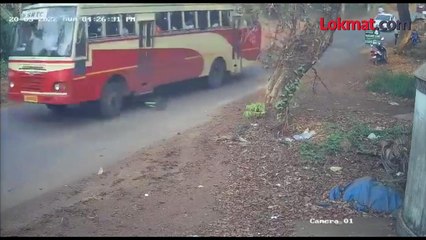 बाईकला ठोकलं.. बस चिरडणार होती.. पण 'तो' 'असा' वाचला..