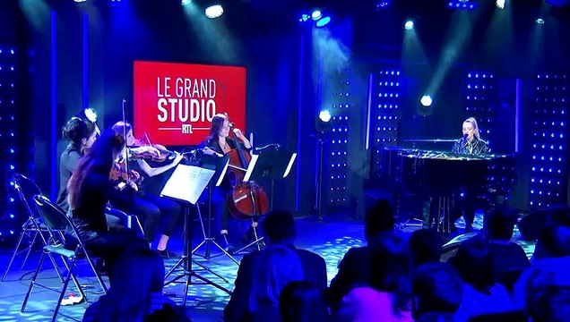 Angèle interprète Ta Reine dans Le Grand Studio RTL