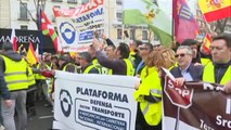 Miles de transportistas de toda España toman las calles de Madrid