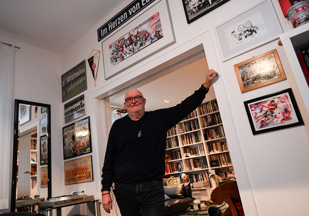 100 Jahr altes Programmheft und mehr: Sammlerlegende Hermann öffnet seine Schatzkiste