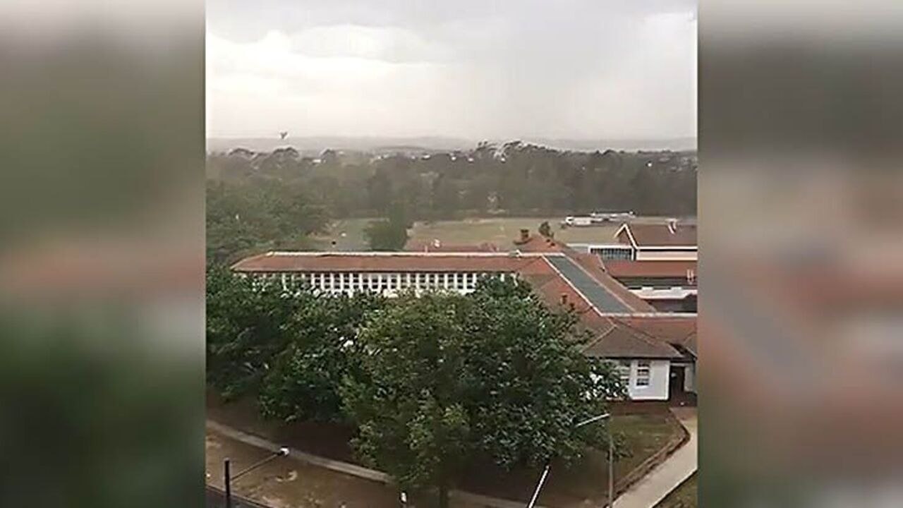 Rain hits ACT as bushfire burns