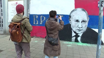 Exilados russos tentam se adaptar