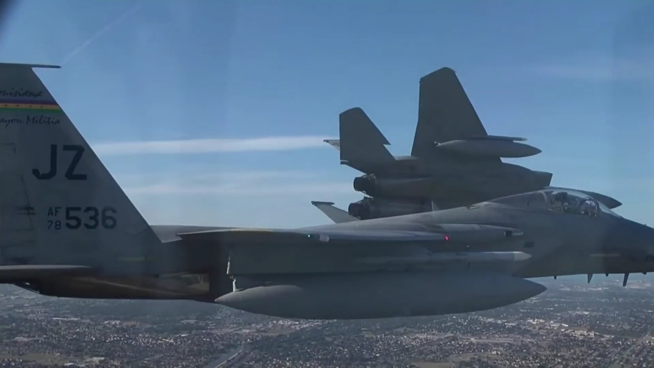 F-15 in-flight refueling3