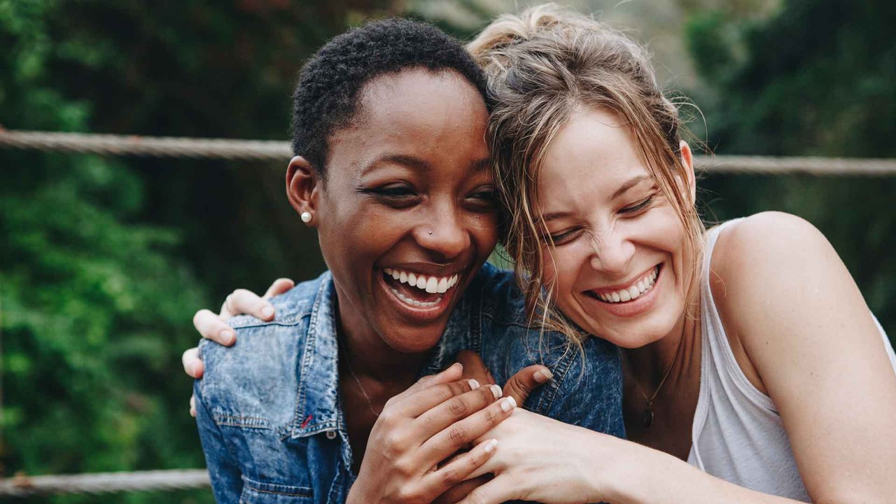 Liebeshoroskop April 2022: Frühlingsromantik