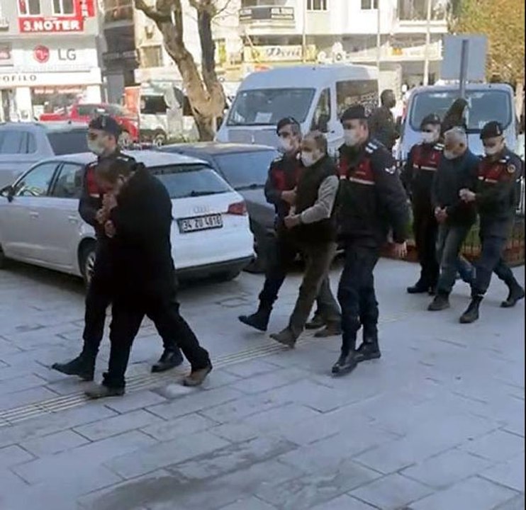 KUŞADASI'NDA ROMA DÖNEMİNE AİT BRONZ HEYKEL ELE GEÇİRİLDİ