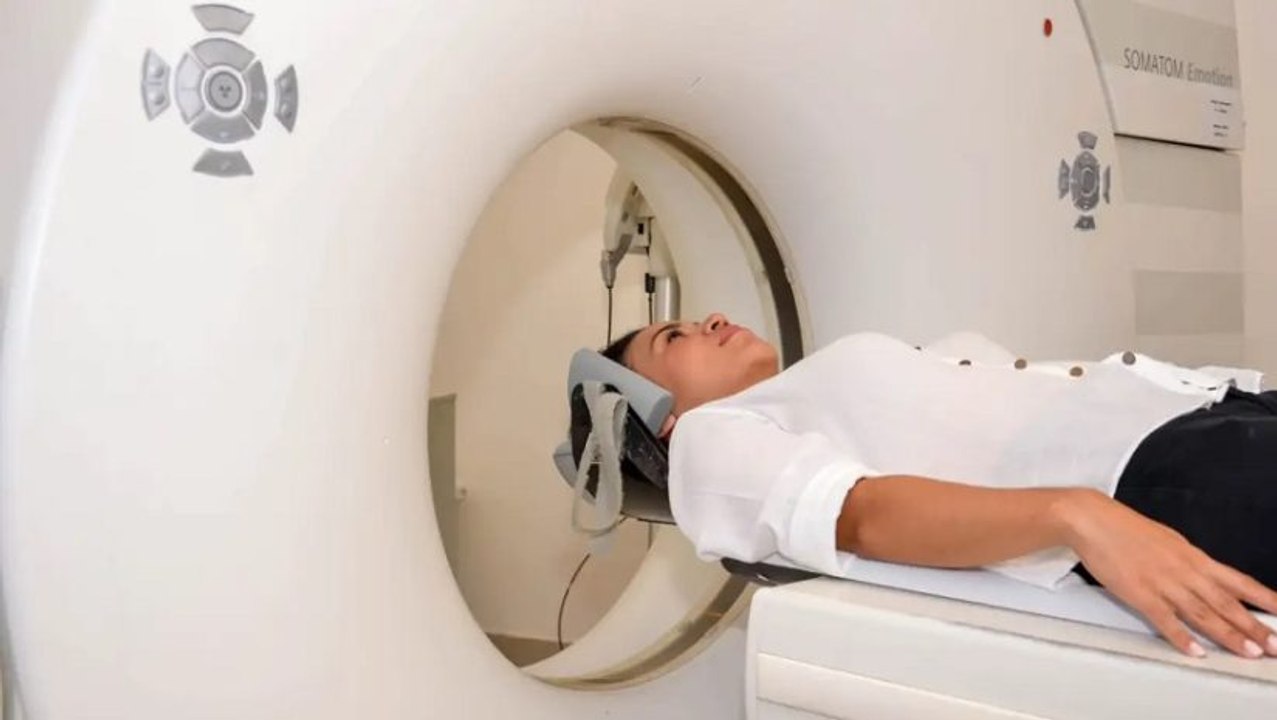 Ortodontista explica porque pessoas com aparelho de metal não podem fazer exames de imagem