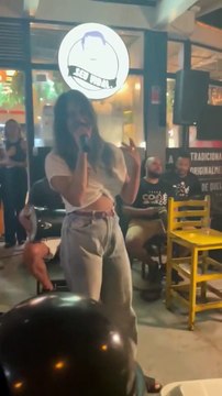 Filha de Fátima Bernardes, Bia Bonemer viralizou com pagode