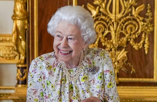 Queen Elizabeth uses walking stick at craft exhibition at Windsor Castle