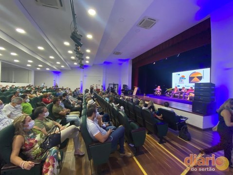 Seminário com diversas autoridades discute em Cajazeiras planos para as águas do São Francisco