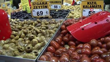 Ramazan öncesi Eminönü’nde yoğunluk! Tezgahlar renklendi