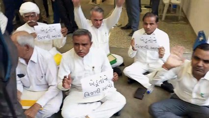 किसानों को आठ घंटे बिजली देने की मांग