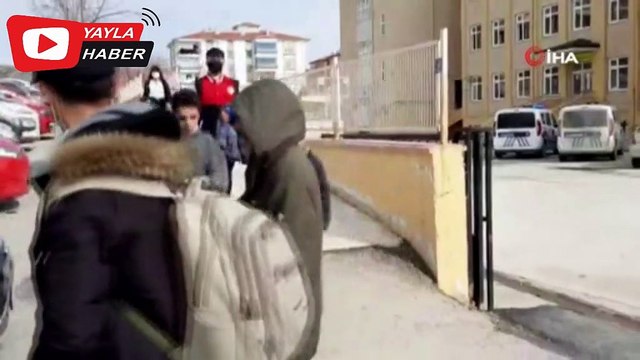 Okula silahla gelen öğrenciyi öğretmenler etkisiz hale getirdi