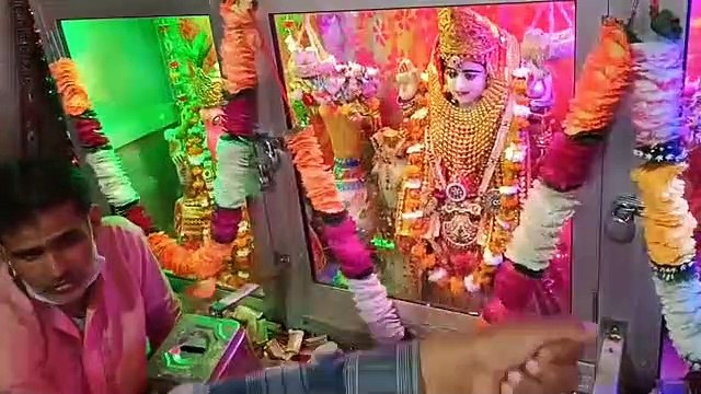 श्रद्धा के आगे गर्मी के छूटे पसीने, मां के दरबार में हजारों की हाजिरी