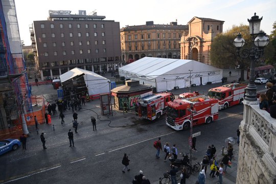 Bologna, incendio all'hub di accoglienza per i profughi ucraini