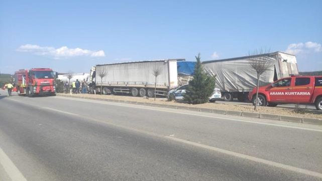 Son dakika haberi... Manisa'da zincirleme trafik kazasında 4 kişi yaralandı