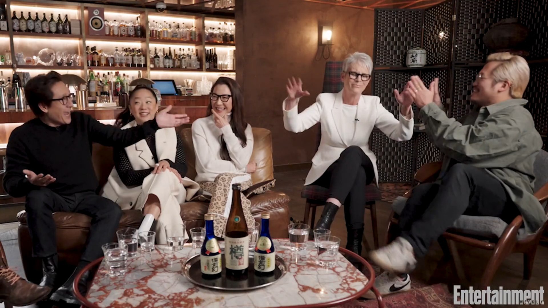 Ke Huy Quan and Jamie Lee Curtis Tell Great Stories From the Set of  'Everything Everywhere All at Once' - video Dailymotion