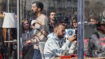 «C’est le retour, ça y’est»: Bigflo et Oli tournent leur prochain clip dans un cube place de la République, à Paris