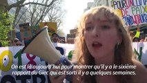Manifestation de jeunes devant le lycée bréquigny à rennes mardi  18 octobre dans le cadre de l appel à la grève générale de la part d une intersyndicale pour la hausse générale des salaires et pour protéger le droit de grève