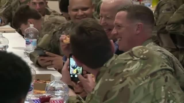 Biden visita a los soldados norteamericanos en la base de Reszow (Polonia)