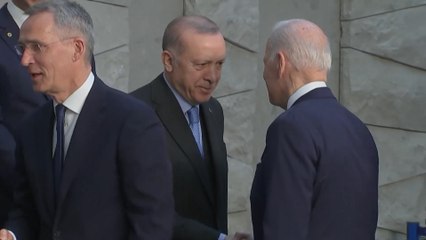 المفاوضات والعقوبات.. مساعي إنهاء الحرب في أوكرانيا بين مسارين متناقضين