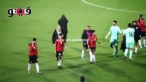 لاعبو منتخب مصر يحيون الجماهير عقب الفوز علي السنغال