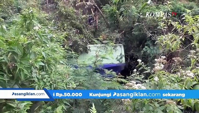 Terekam CCTV, Kecelakaan Truk yang Melaju Kencang Terjun Jatuh ke Jurang Sedalam 20 m!