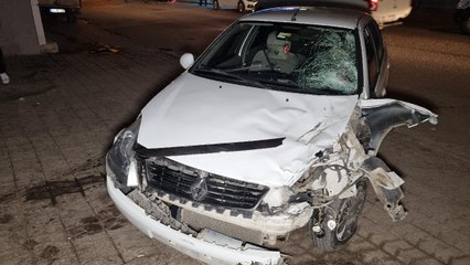 Otomobil ve motosiklet çarpıştı; 1'i ağır 2 yaralı