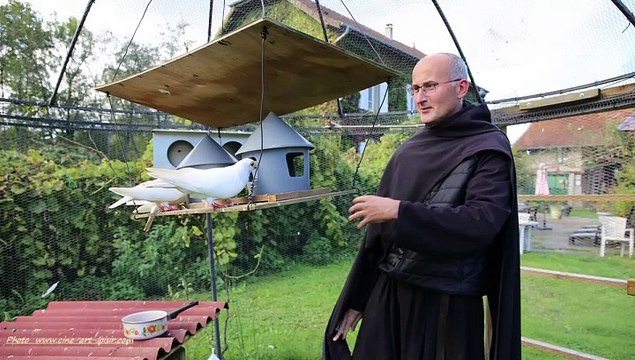Relief de France les Monastères Les Ermites de Saint Benoît film by JC Guerguy Le travail manuel à l’ermitage Saint-Bède.