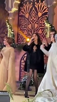 إليسا ترقص وتغني مع أصالة في حفل زفاف شام الذهبي