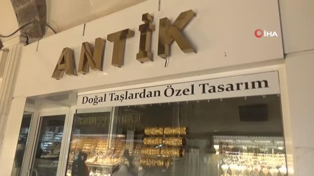 Diyarbakır'da bir kuyumcu sahte bilezikleri tezgaha dizip sırra kadem bastı