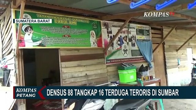 Densus 88 Tangkap & Bawa 16 Orang Terduga Teroris dari Sumatra Barat ke Jakarta