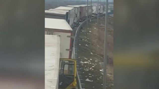 Rusya Gürcistan sınırında mahsur kalan binlerce Türk TIR Şoförü, 30 gündür bekliyor