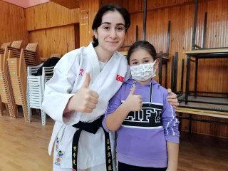 Giresun'un tek kadın karate antrenörü kız çocuklarına karateyi sevdirdi