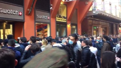 Nuovo Swatch a Bologna, il video delle code interminabili
