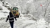 Batman'da kar yağışı nedeniyle kapanan köy yolları açılıyor