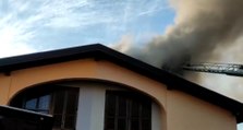 Coppiano (PV) - In fiamme il tetto di un'abitazione: residenti messi al sicuro (26.03.22)