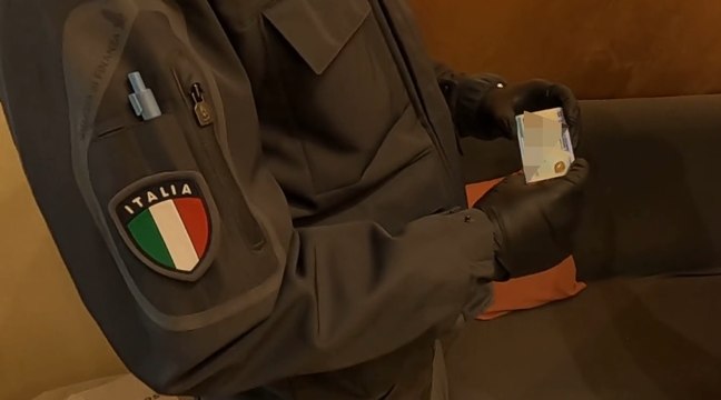 Verona - Sequestrato centro massaggi cinese a luci rosse (26.03.22)