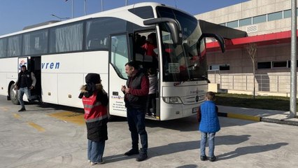 Ukrayna'da yaşadıkları şehir bombalanan Ahıska Türkleri, Türkiye'ye gelmeye devam ediyor