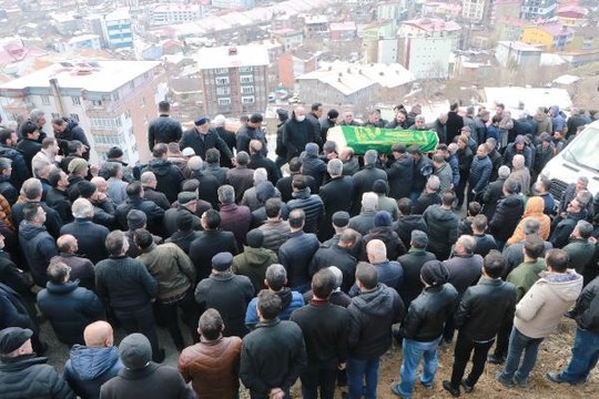İSTANBUL'DAKİ SİLAHLI SALDIRIDA ÖLDÜRÜLEN İKİ KARDEŞ HAKKARİ'DE TOPRAĞA VERİLDİ