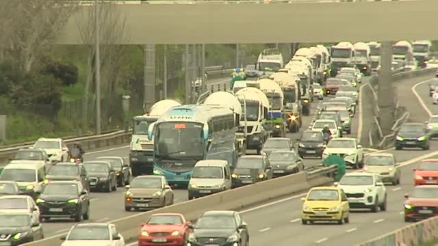 La Plataforma Nacional de transportistas ve insuficientes las medidas del Gobierno y mantiene el paro en la carretera