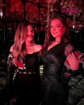 تامر حسني يمازح ليلى وملك أحمد زاهر في فرح شام الذهبي