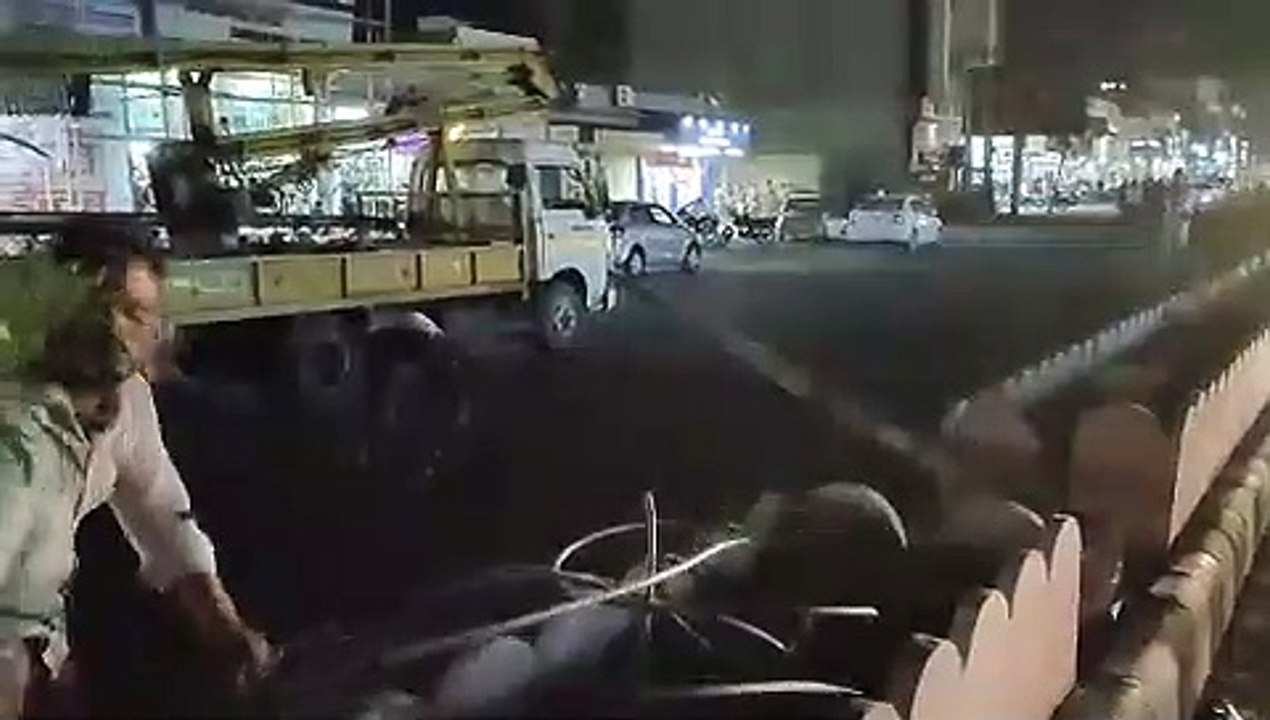 Pole Damagae : अभी-अभी टला भीषण हादसा, video मे...