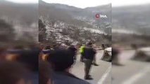 Trabzon'da seyir halindeki aracın üzerine kaya düştü: 4 ölü