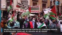 Miles de personas protestan contra el Gobierno frente a Exteriores: 