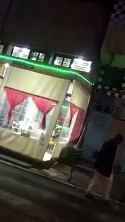 المقهى و بعض المحلات التجارية مثال لبعض المقاهي بعمالة الحي المحمدي محتلة طروطوار كامل